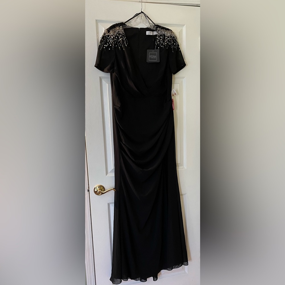 Mac Duggal Women’s NWT Classic Black Embellished Shoulders Gown size 12 … - Picture 4 of 12
